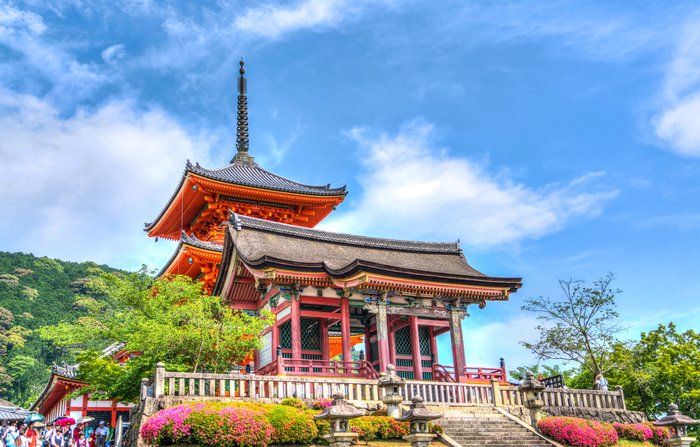Historic Higashiyama Walking Tour: From Kiyomizu-dera to Philosopher's Path