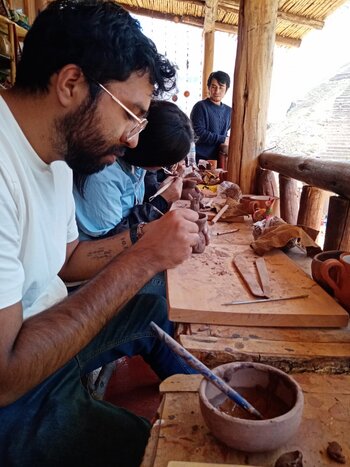 Private tour to the Sacred Valley: Ancestral clay art & Hacienda