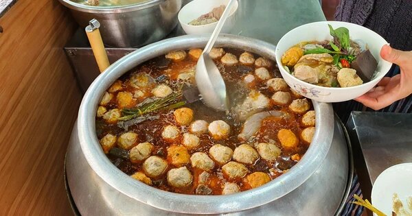 Evening Foodie & Cyclo - The Real Taste of Hue