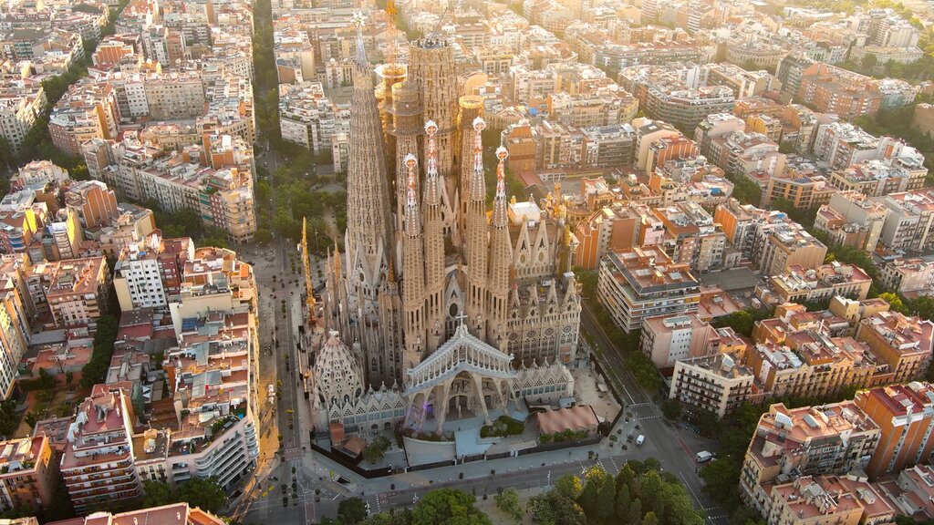 La Sagrada Familia Exterior La Sagrada Familia Exterior