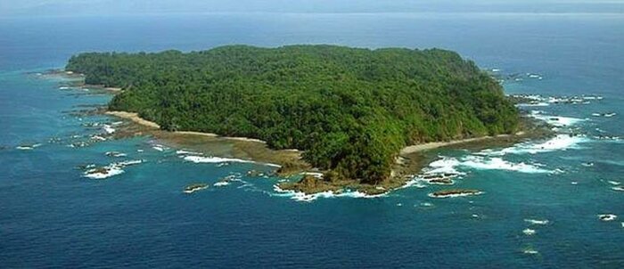 Snorkeling at Caño Island Biological Reserve