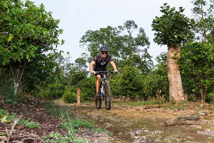 Naranjillo - Photos on the beach and we’re off! Biking 19km/12mi + Trekking 14km/9mi
