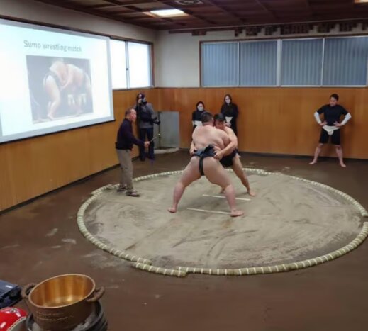 Tokyo: Sumo Show Experience with Drinks and Photo