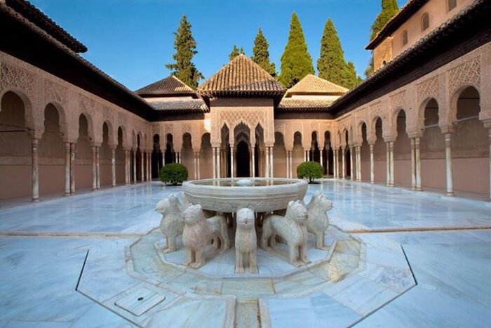 Granada by Train: Alhambra Guided tour (Private Tour)