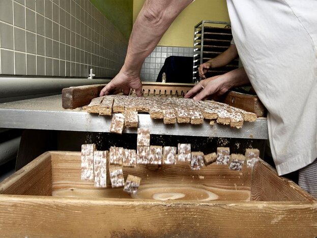 Tour of the Jakob’s Basler Leckerly manufactury with packing workshop