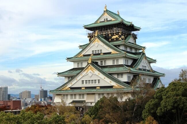 ★Paths of Japan: Osaka Private Guided Tour: Castle, Street Eats & Local Energy