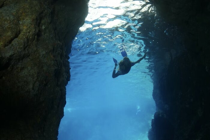 Private Coastal Highlights by Boat with Snorkeling
