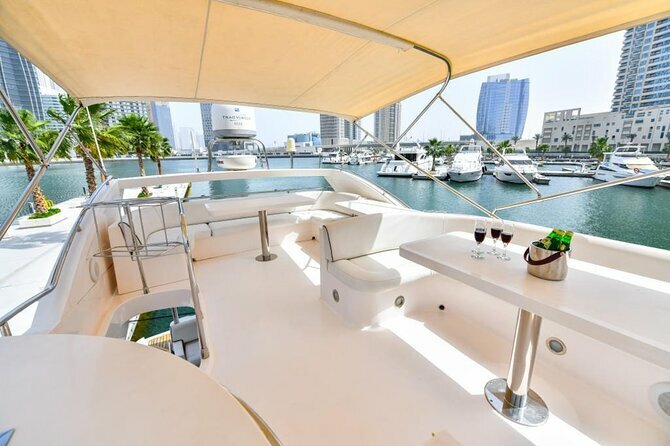 Dubai Marina Yacht Guided Tour with Breakfast or BBQ & Sunset