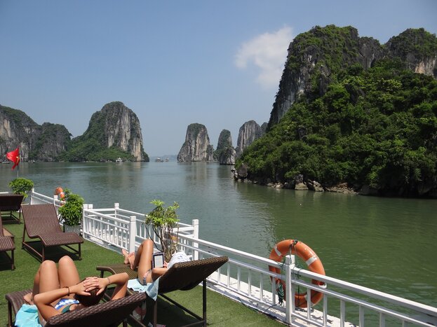 Overnight Cruise at Halong Bay!