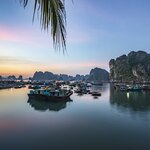 Spend the night on Ha Long Bay in a cruise ship