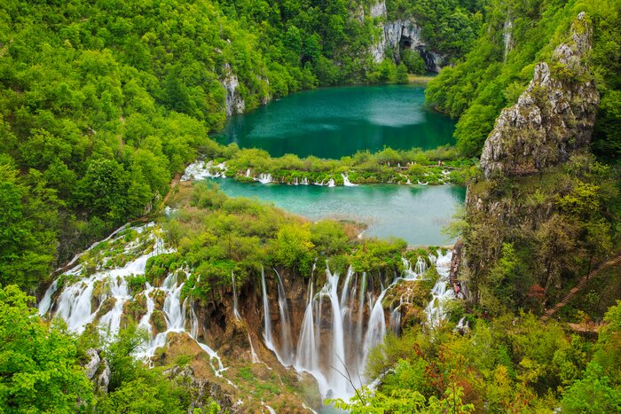 Discover the beauty of Plitvice Lakes National Park