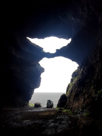 Gígjagjá (Yoda Cave) at Hjörleifshöfði