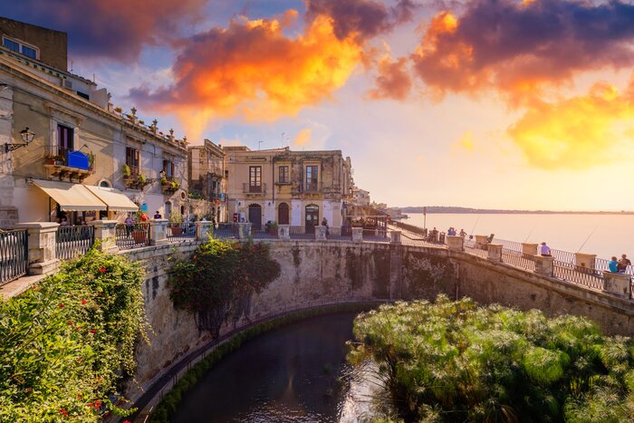 Make a wish at the Fountain of Arethusa in Syracuse's Ortygia