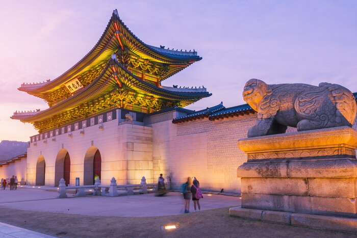 Discover the magic of Seoul's Gyeongbokgung palace on this family-friendly tour