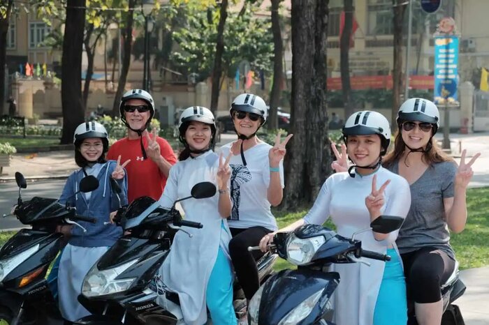 The Sights of Saigon by Motor Bike ( XO)