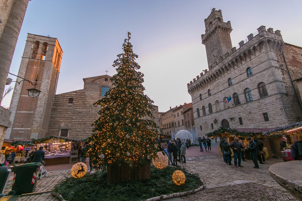 Christmas decorations in Montepulciano