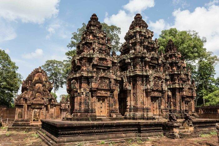 Full day Banteay Srei, the gem of Yajnavaraha