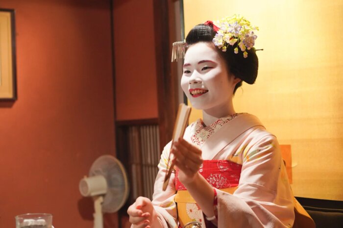 Dinner with Maiko in a Traditional Kyoto Style Restaurant Tour