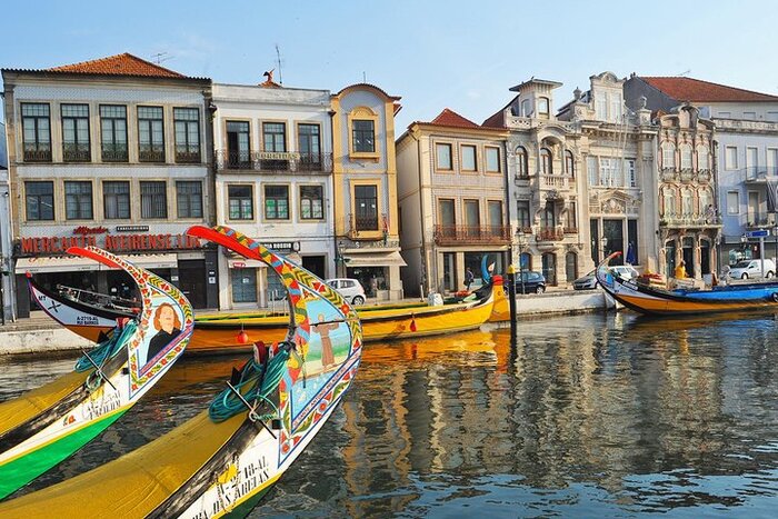 Private Transfer from Lisbon to Porto With Stops In Óbidos, Nazaré, Fátima, Coimbra, Aveiro