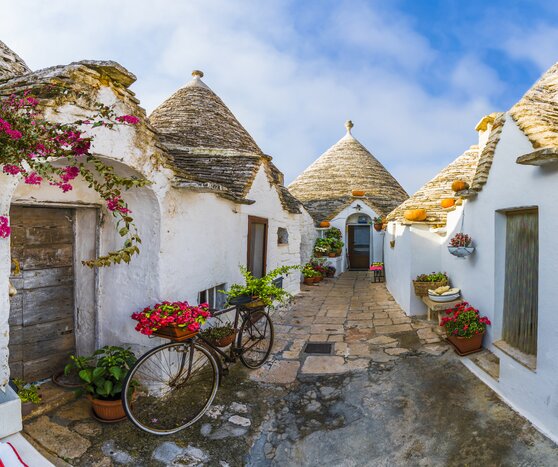 Discover the trulli houses in Alberobello, Italy