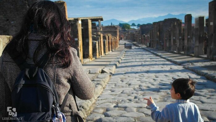 Private Pompeii Tour for kids with light lunch