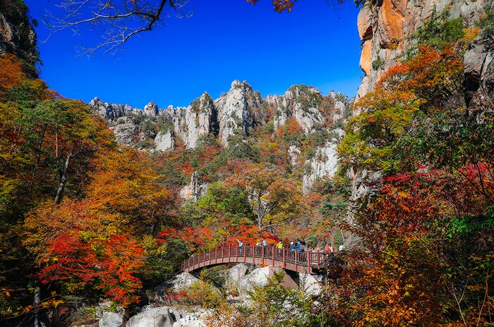  Hiking in Seoraksan National Park - Gwongeumseong Fortress Course