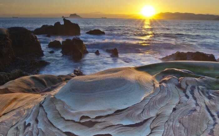 Gold Rush Town – Jiufen & Yehliu Day Tour with Shilin Night Market