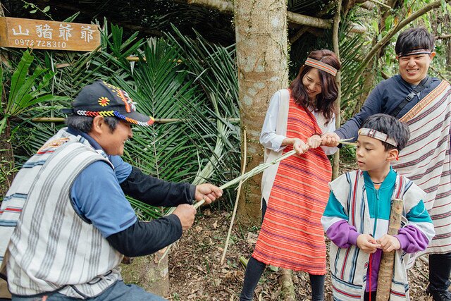 Yilan - Indigenous Atayal tribe visit