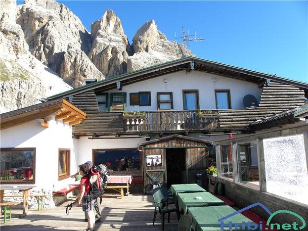 Hike to Rifugio Dibona