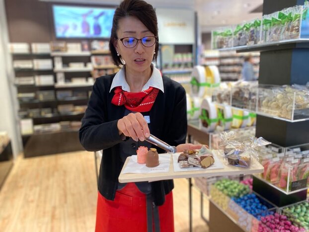 History Walking Tour w/ Chocolate & Cheese Tastings