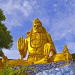 The golden statue of Shiva at Trincomalee's oceanfront Koneswaram Temple