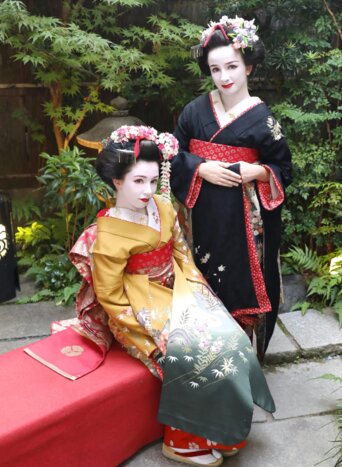 Geisha and Maiko Makeover Experience in Kyoto