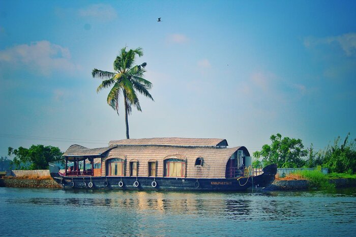 Serenity on the Backwaters: A Traditional Kerala Houseboat Cruise