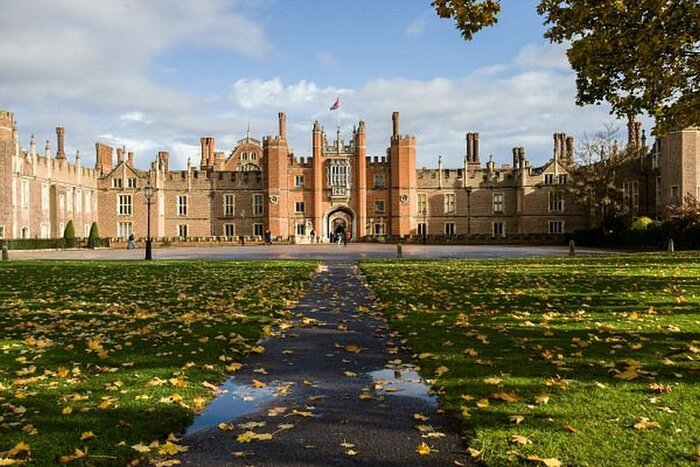 Hampton Court Palace, Afternoon Tea & Return Transport