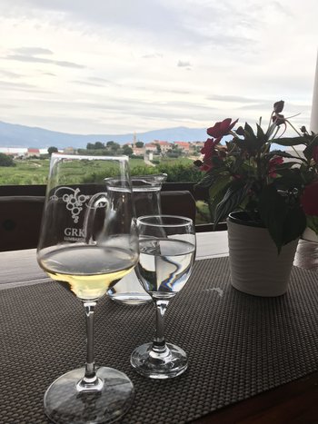 Lumbarda wine tasting tour with local snacks