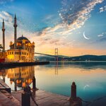 İstanbul's Ortaköy Mosque and Bosphorus Bridge
