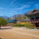 Sinheungsa Buddhist temple in Seoraksan National Park, Seoraksan, South Korea