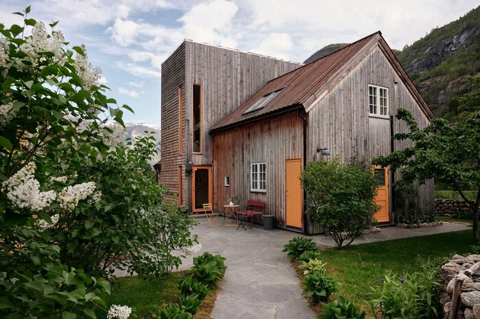 Stay at a family-run fishing lodge-turned-boutique farmstay near Aurland (photo courtesy of 29|2 Aurland)