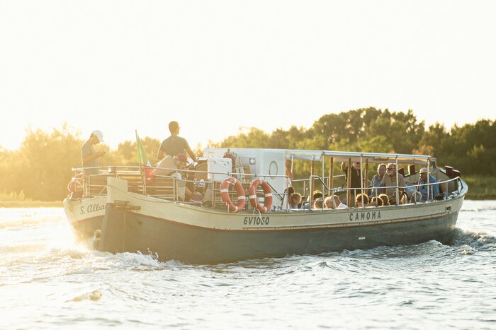 Traditional Boat Ride to Visit Murano & Burano