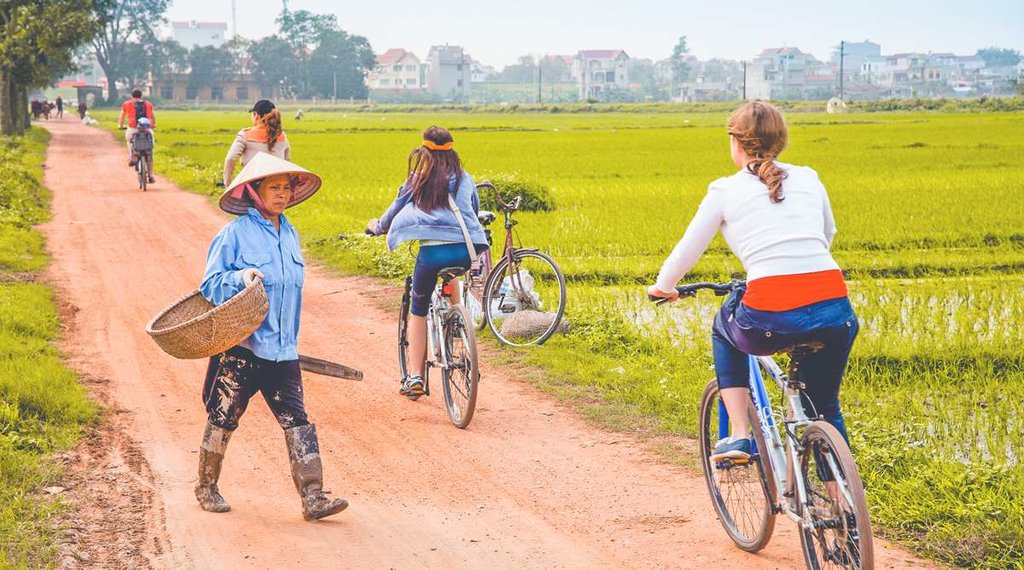 See the Hanoi countryside by bicycle