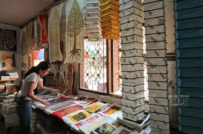  Saa paper making class – Living Land Experience