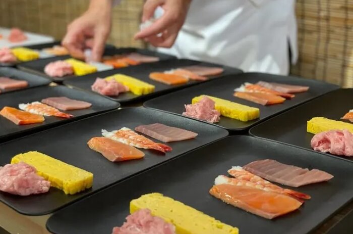 Sushi making class in Tsukiji fish market with Pro sushi chef