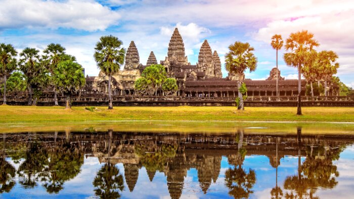 Full day Temples Sightseeing (Angkor Wat, Angkor Thom & Ta Prohm)