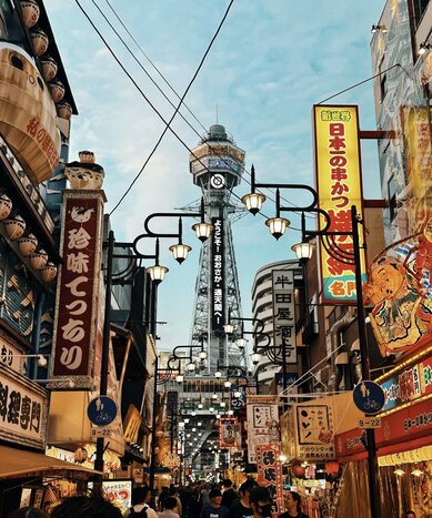 Osaka's Dual Charms Guided Tour: Tsutenkaku, Namba Yasaka Shrine & Kuromon Market with Public Transportation 