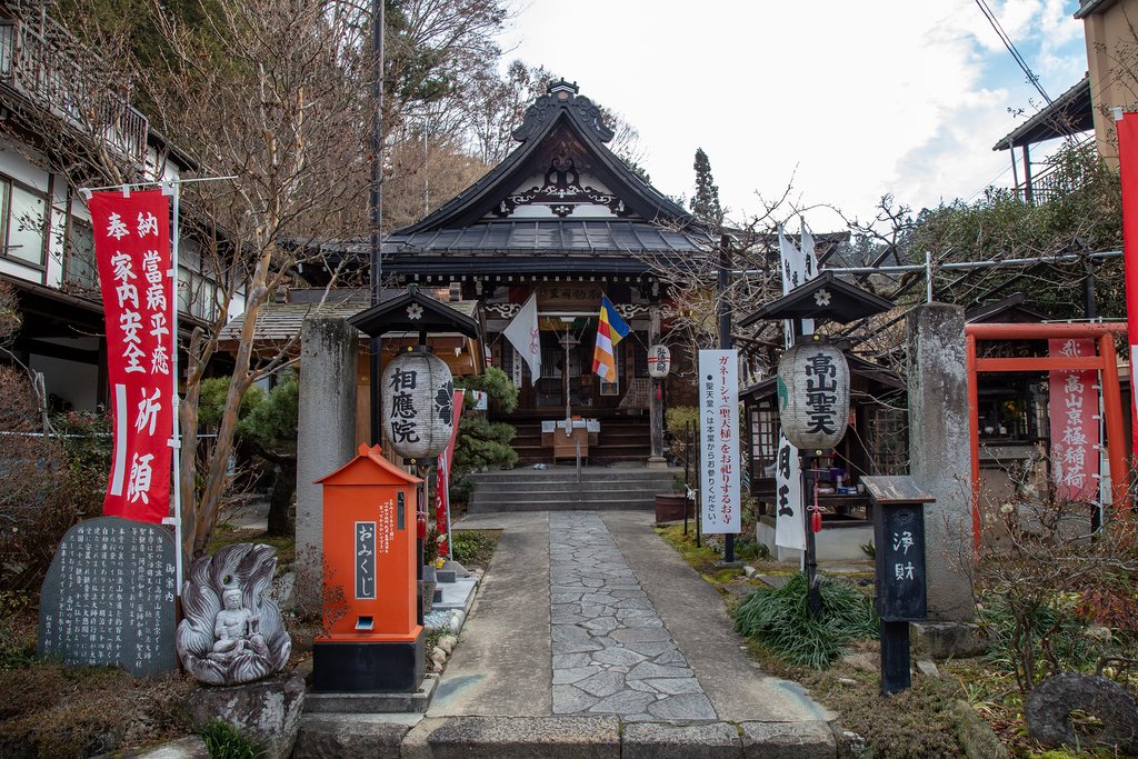 Takayama's Sakurayama Hachimangu Shrine.