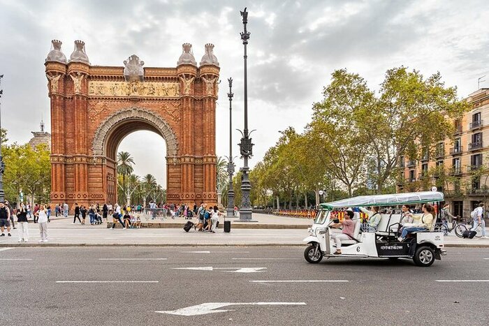 Eco Tuk Tuk Welcome Tour to Barcelona