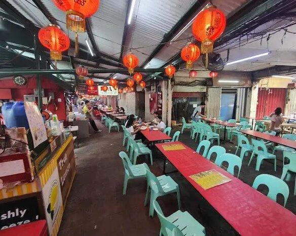 Explore Manila: Heritage and Gastronomy Walk Tour (Private)