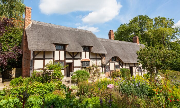 Thatched cottage in Stratford-upon-Avon, England