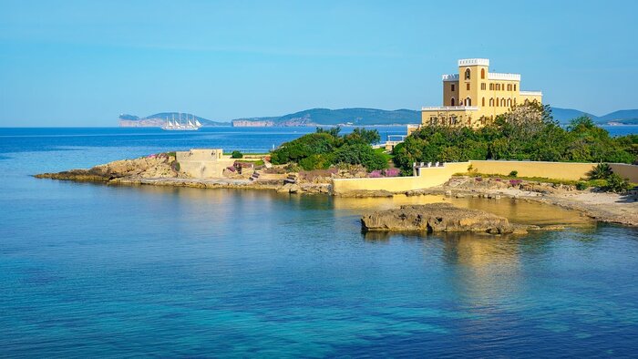 Private walking guided tour of Alghero historical city center