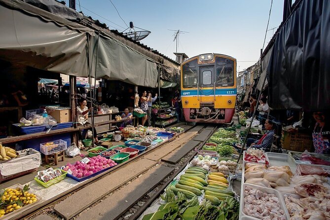 Bangkok – Maeklong Railway market - Damnoen Saduak floating market 